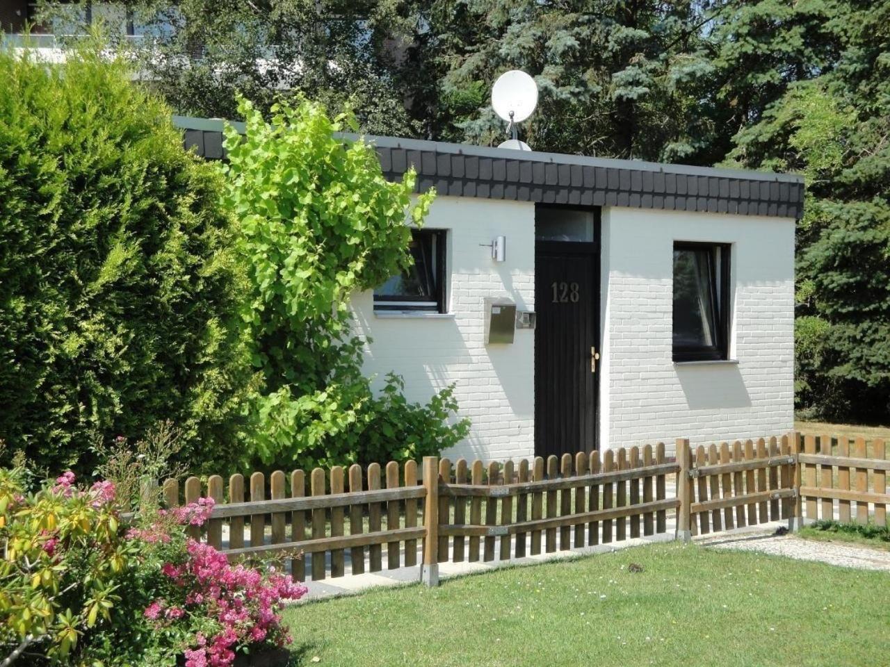 Schoenes Ferienhaus In Tossens Mit Schoenem Garten Butjadingen Buitenkant foto